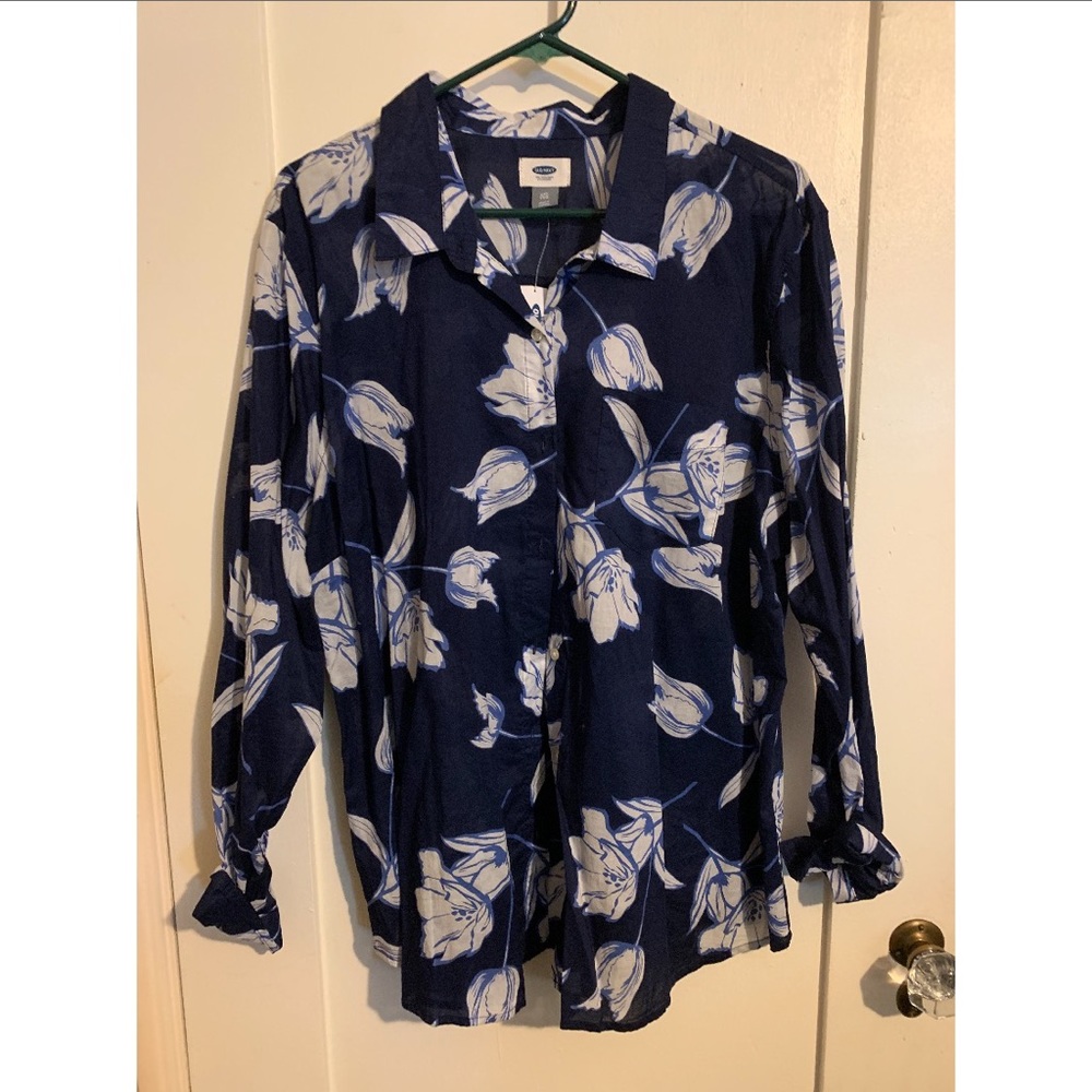 Blue and white floral button up blouse
